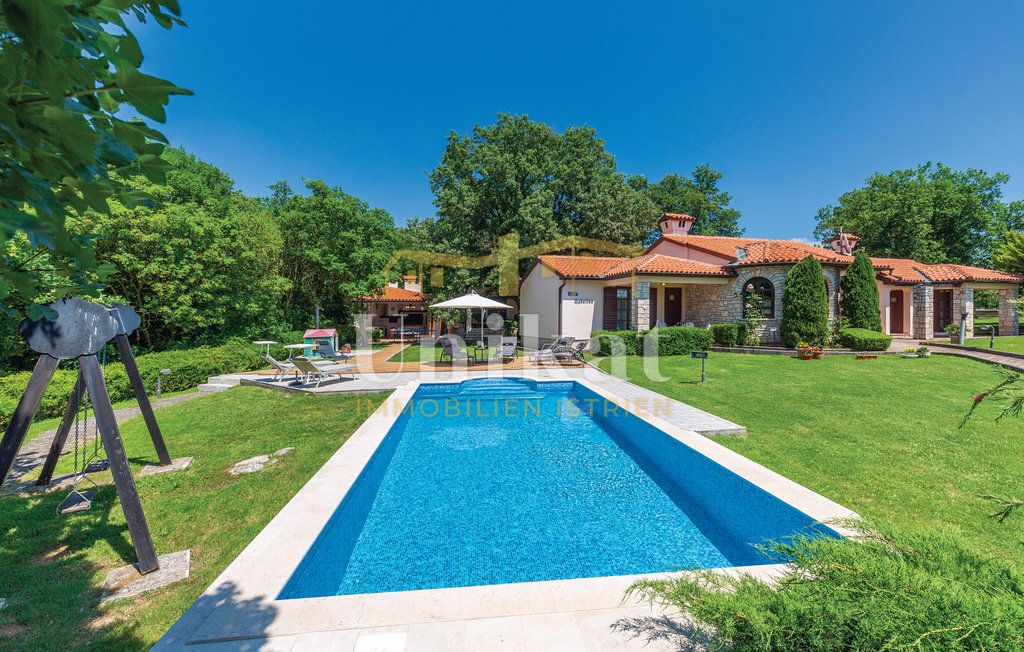 Enonadstropna hiša z wellness prostorom